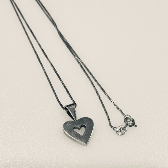 925 Sterling Silver Heart Necklace Cutout Heart Pendant on Sterling Box Chain - Picture 2 of 11